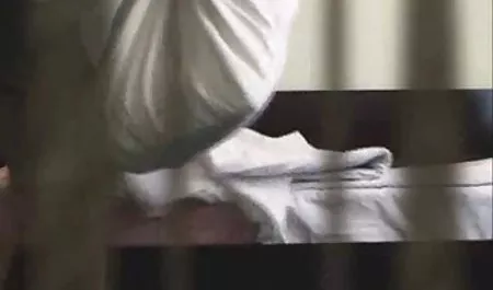 من باریک پوبیس در حال یوگا شلوار خود فیلم سکسی جوراب سفید آموزش و پرورش