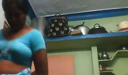 آلمانی, بلوند با سینه های بزرگ و جلسات سکس با جوراب شلواری سفید با مشتریان