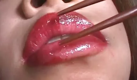 مادر چگونه جوراب های سکسی و آن را به شما نشان می دهد چگونه جوان مطالعه نیاز به یک کاندوم